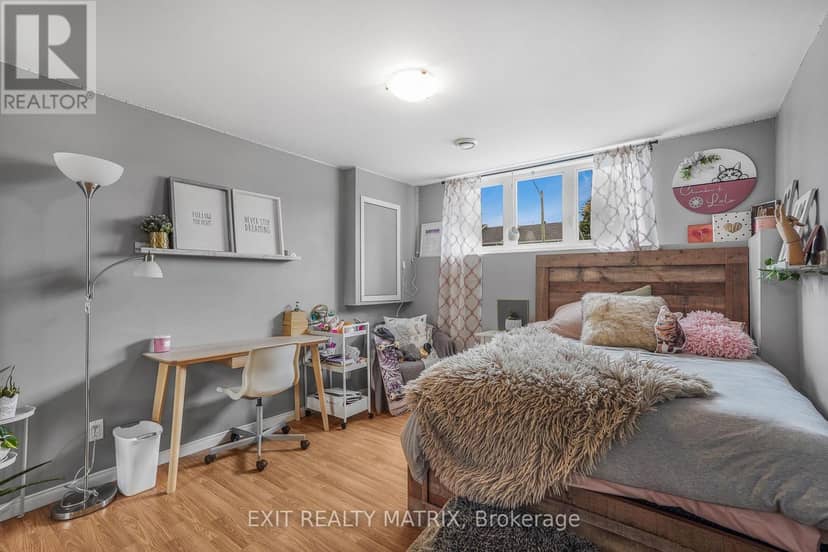 90 Richard Street — photo 22 of 34