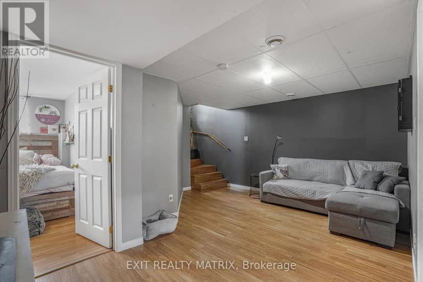 90 Richard Street — photo 24 of 34