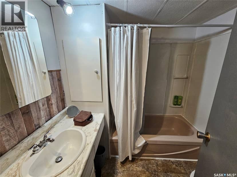 702 Railway AVENUE — photo 20 of 24