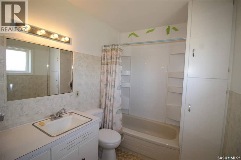 710 Railway AVENUE — photo 10 of 40