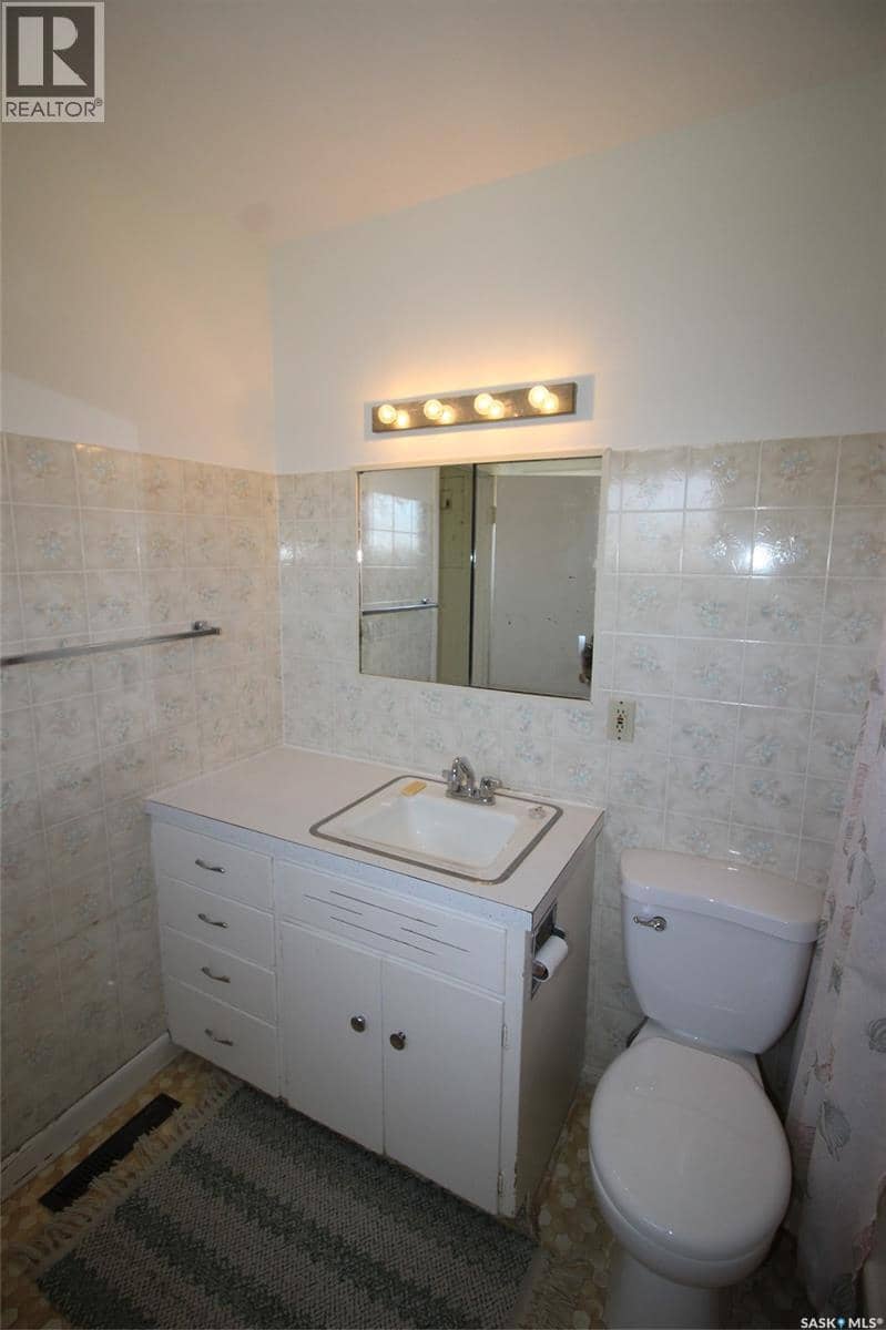 710 Railway AVENUE — photo 11 of 40