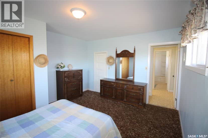 710 Railway AVENUE — photo 13 of 40