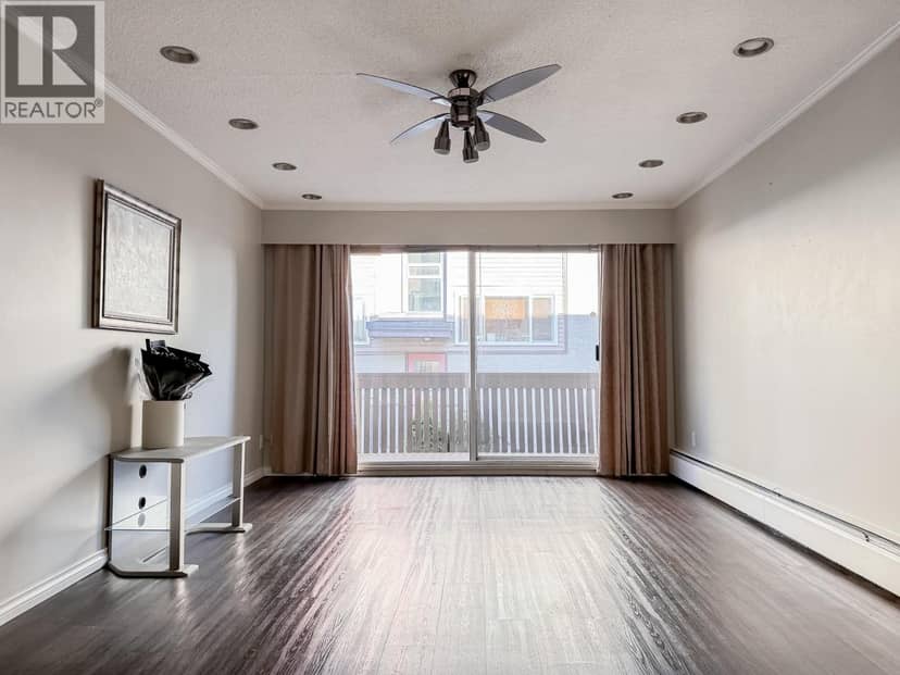 211 910 FIFTH AVENUE, New Westminster, photo 2