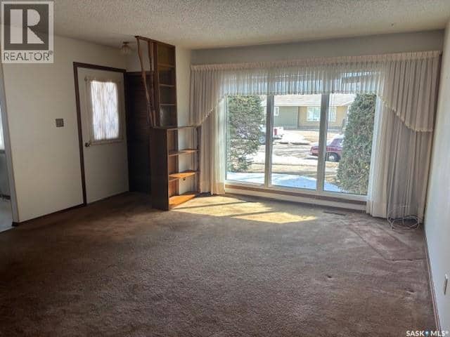 210 Alexander AVENUE — photo 10 of 36