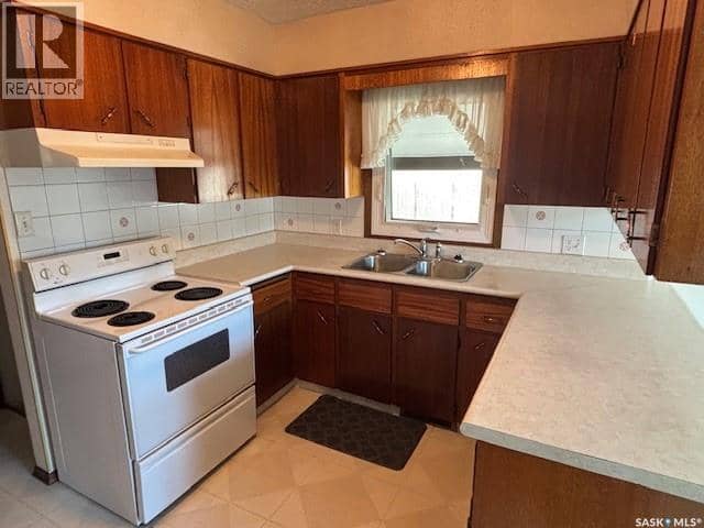 210 Alexander AVENUE — photo 4 of 36
