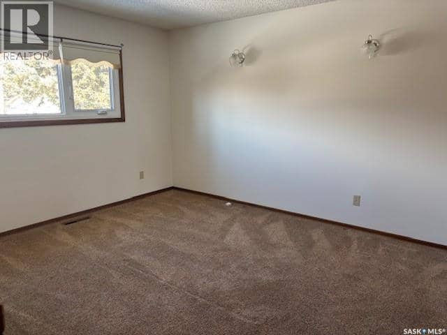 210 Alexander AVENUE — photo 11 of 36