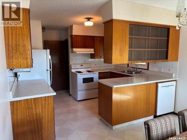 210 Alexander AVENUE — photo 2 of 36
