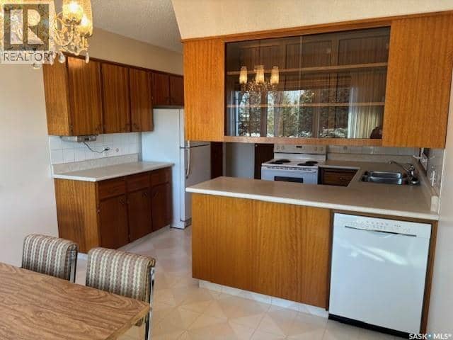 210 Alexander AVENUE — photo 3 of 36