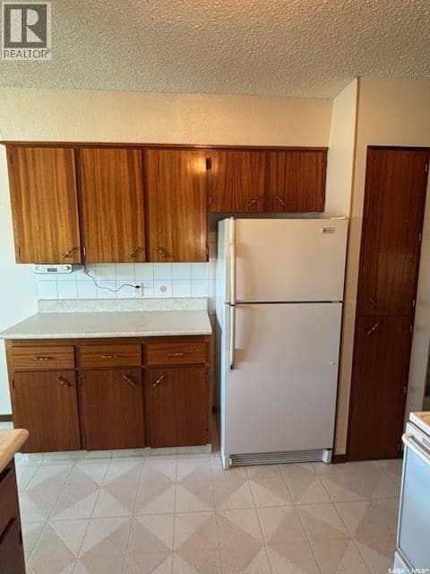 210 Alexander AVENUE — photo 6 of 36