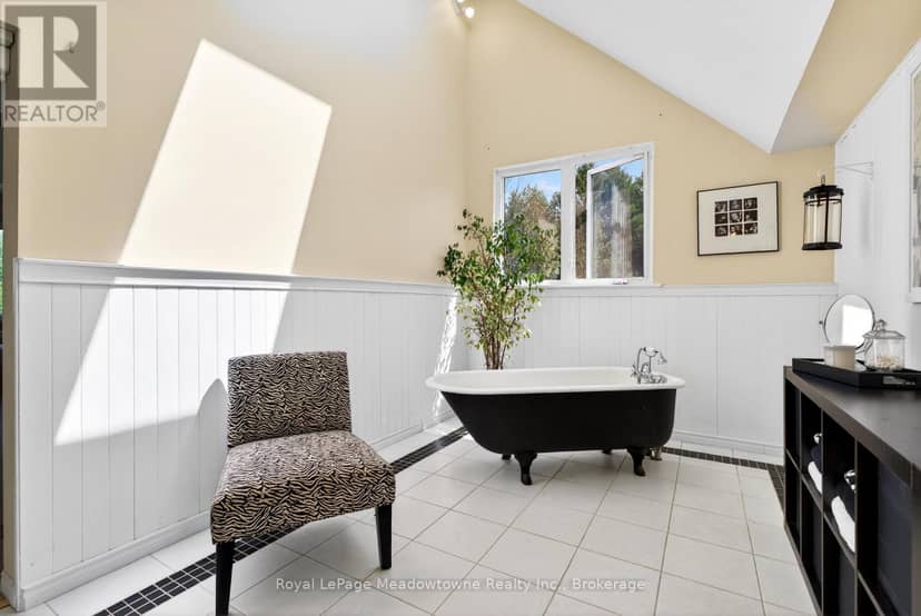 8122 Eramosa Garafraxa Townline — photo 17 of 40