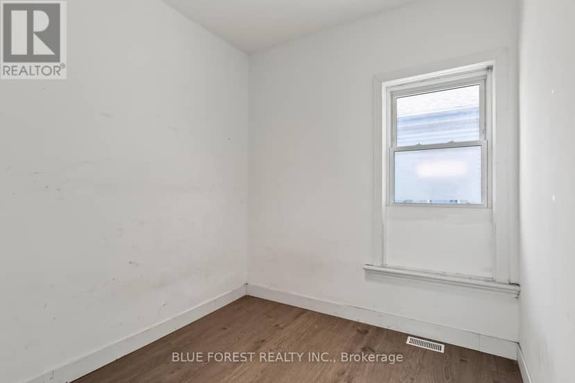 208 Maitland Street — photo 10 of 28