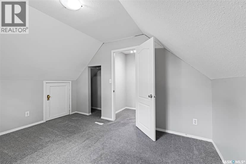 33 Merritt CRESCENT — photo 12 of 18