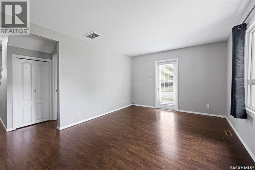 33 Merritt CRESCENT — photo 3 of 18