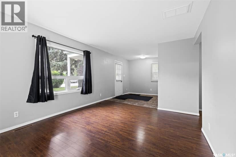 33 Merritt CRESCENT — photo 5 of 18