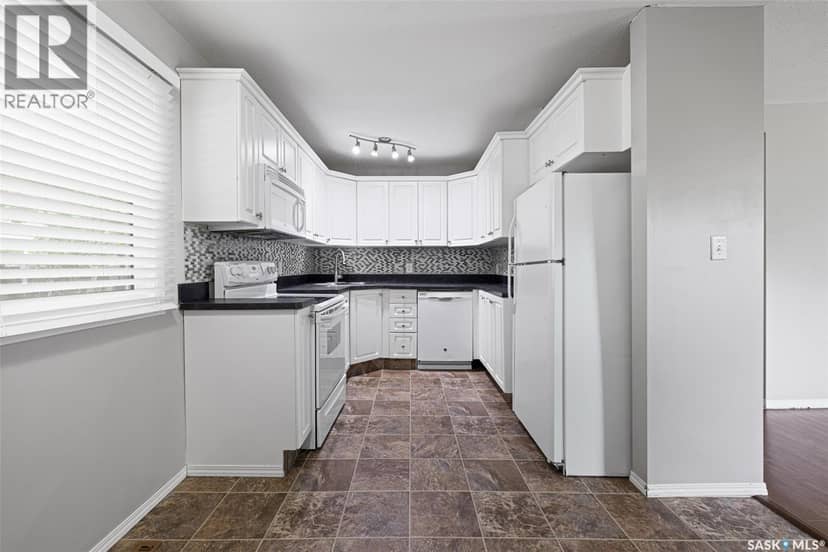 33 Merritt CRESCENT — photo 6 of 18