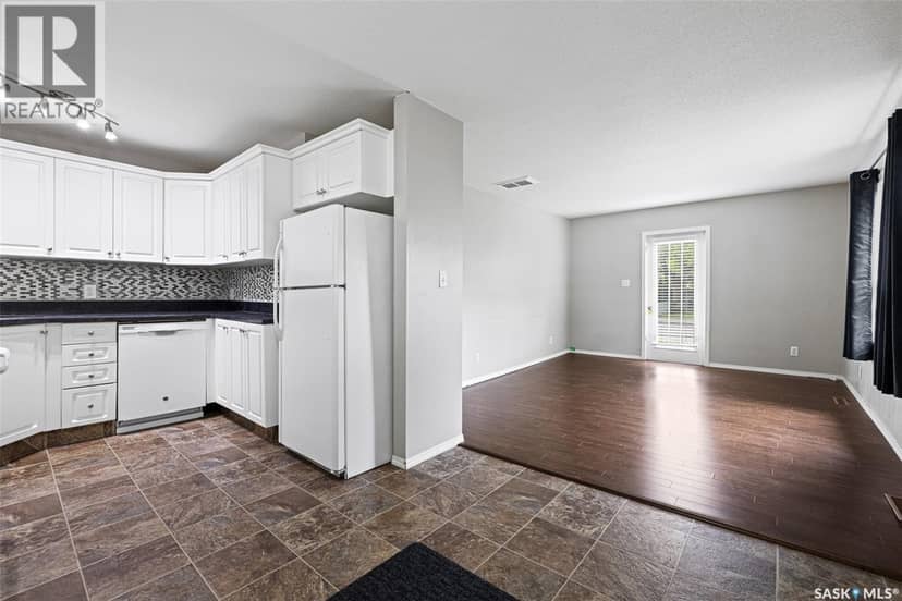 33 Merritt CRESCENT — photo 7 of 18