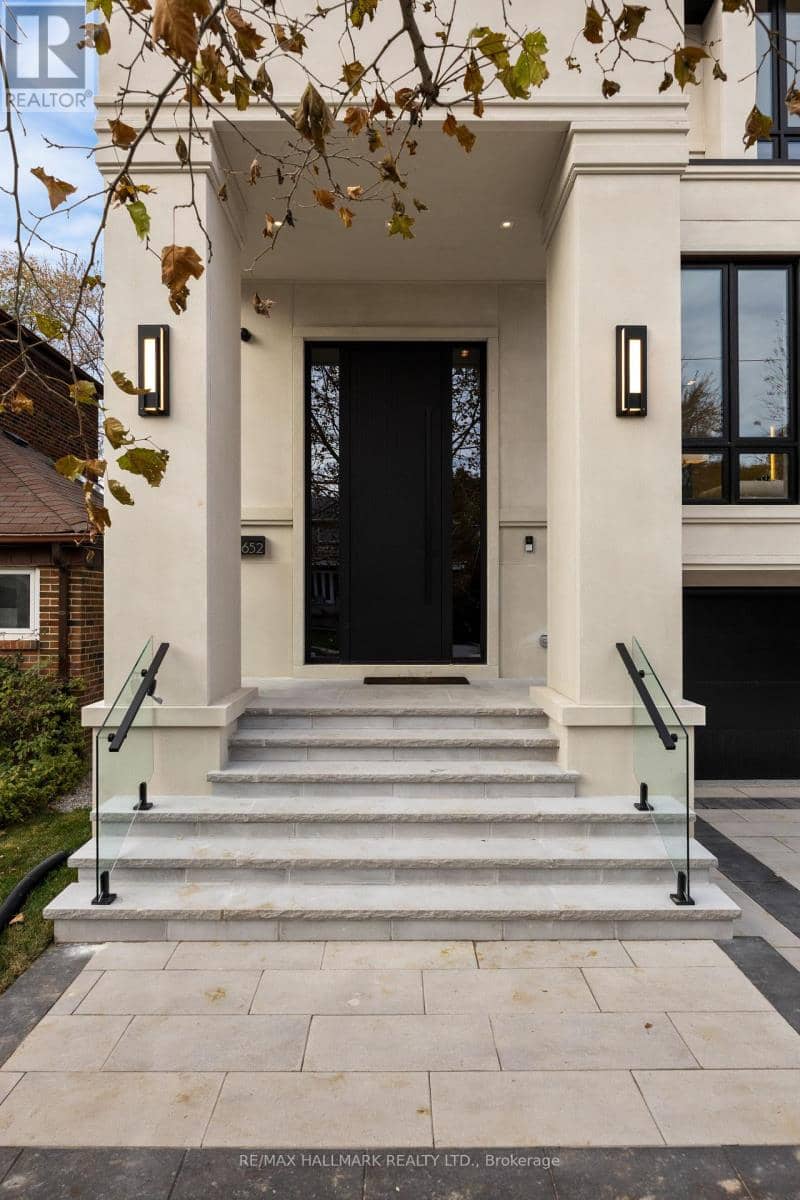 652 Bedford Park Avenue, Toronto, photo 3