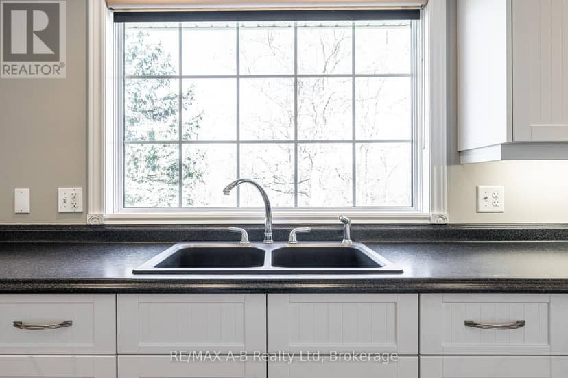 466 Water Street S — photo 16 of 40