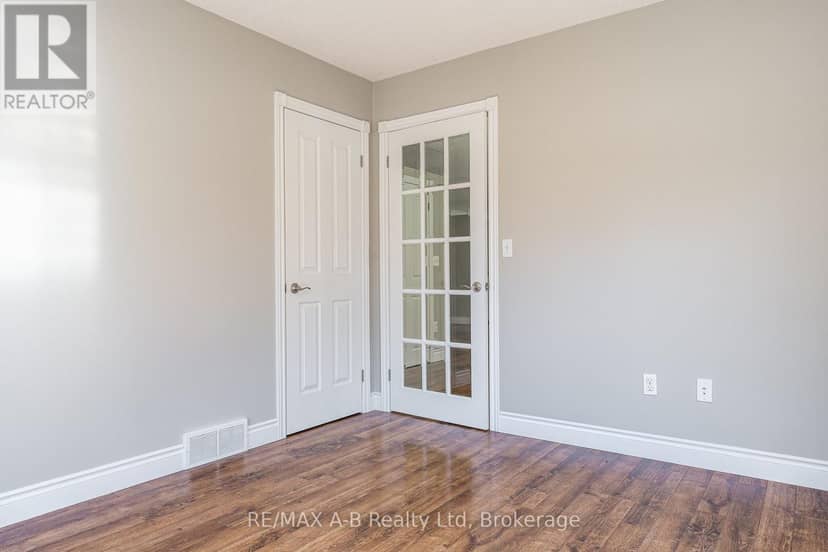 466 Water Street S — photo 18 of 40