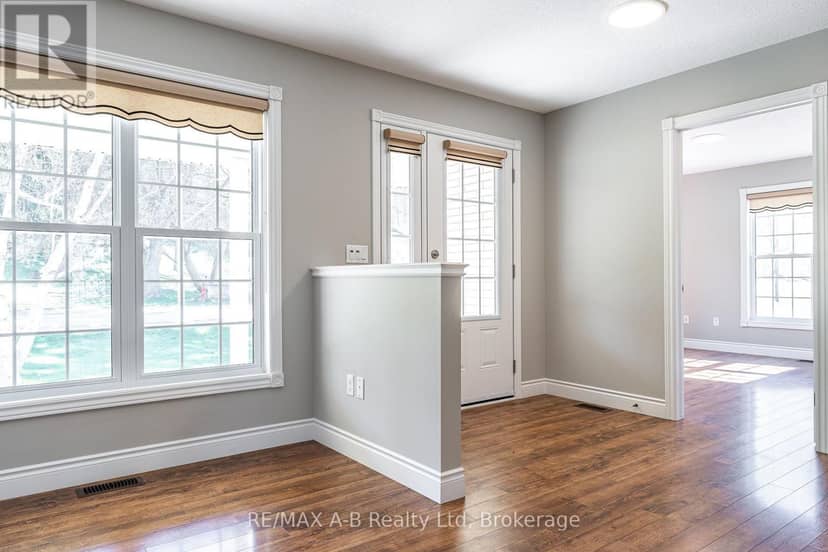 466 Water Street S — photo 8 of 40