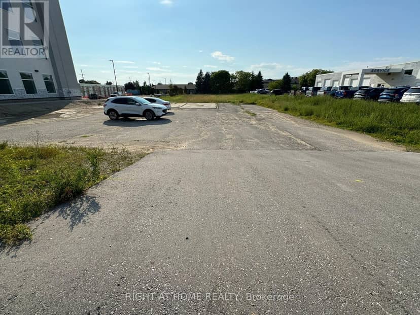 1032 Goderich Street — photo 6 of 9