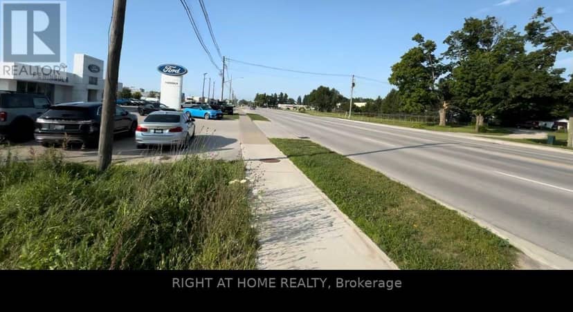 1032 Goderich Street — photo 8 of 9