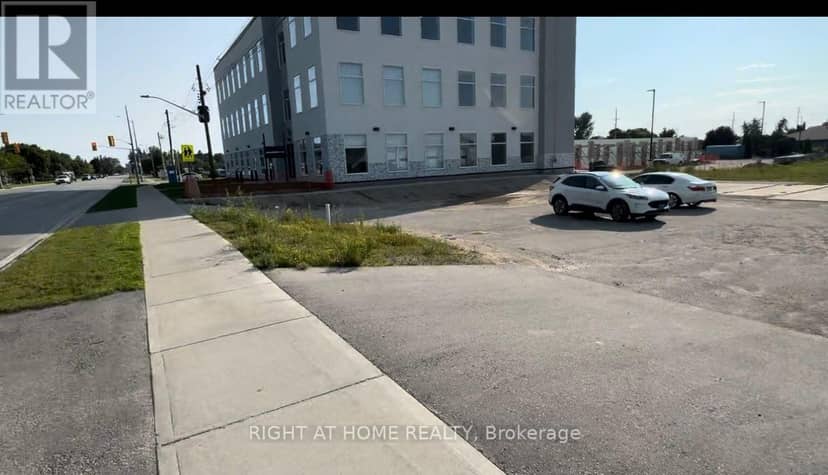 1032 Goderich Street — photo 9 of 9