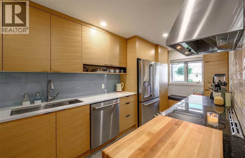 1510 VENETIAN BOULEVARD Unit# M-32 — photo 8 of 38