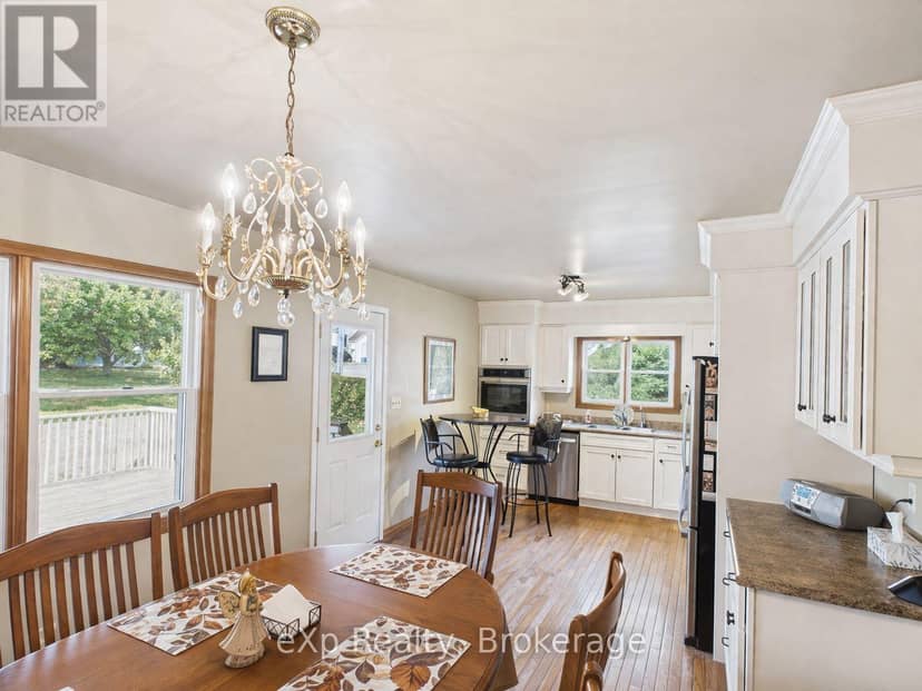 303 Mary Street — photo 9 of 40