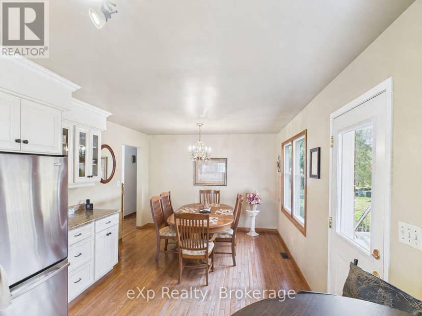 303 Mary Street — photo 8 of 40