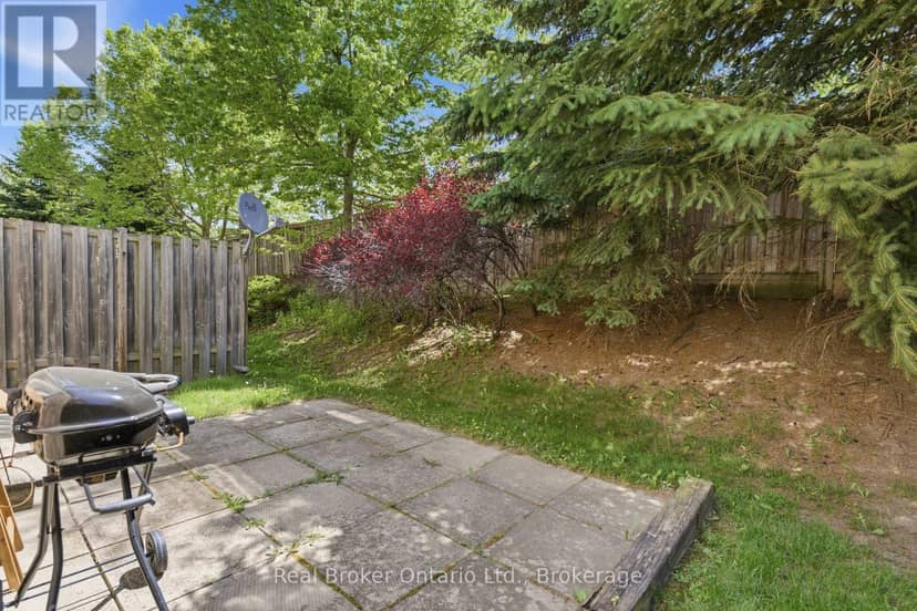 19 - 10 Fallowfield Drive — photo 27 of 33