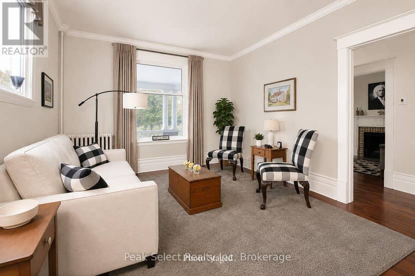395 Queen Street E — photo 8 of 40