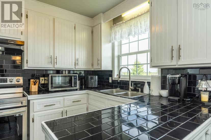 1331 Main Shore Road, Sandford, photo 6