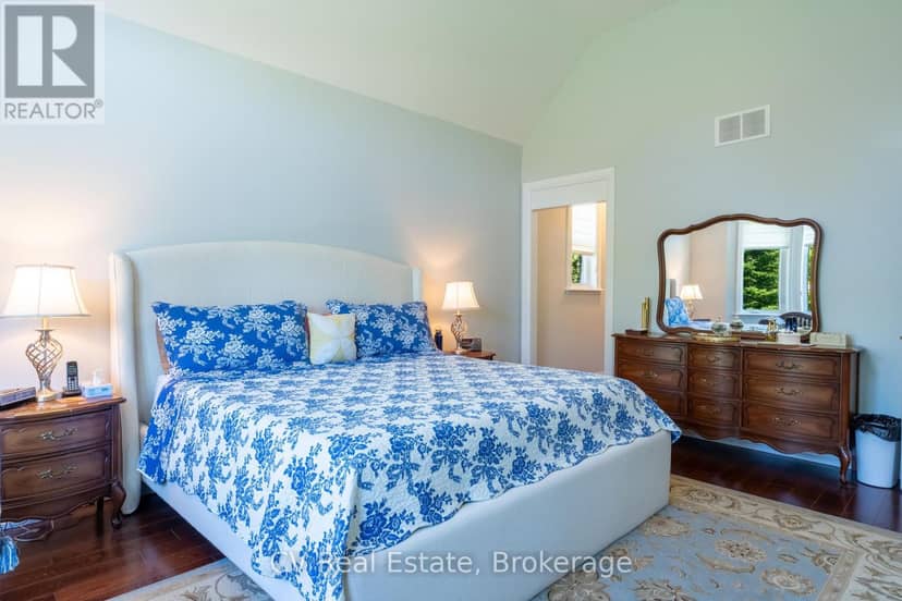 180 St. Edmunds Crescent — photo 14 of 40