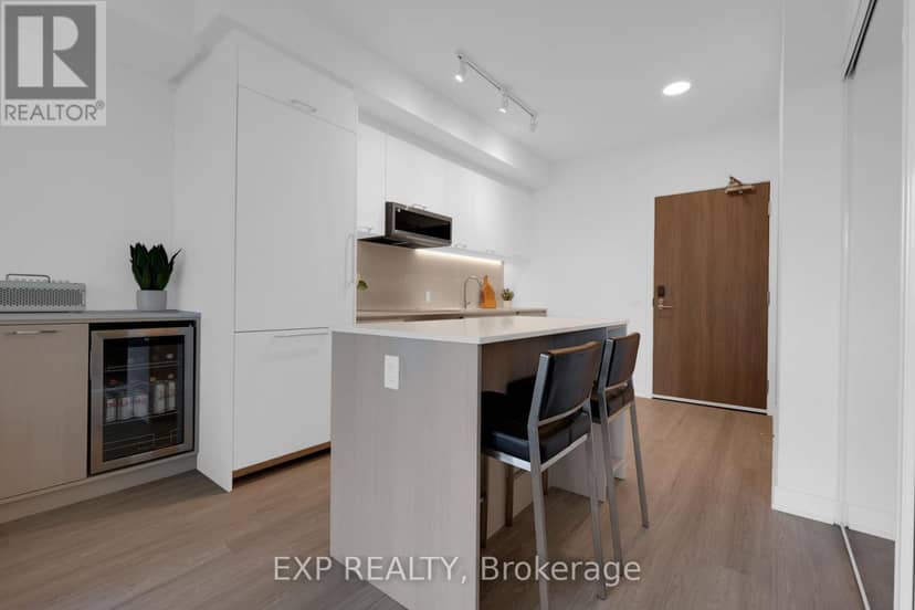 401 - 8188 Yonge Street — photo 10 of 40