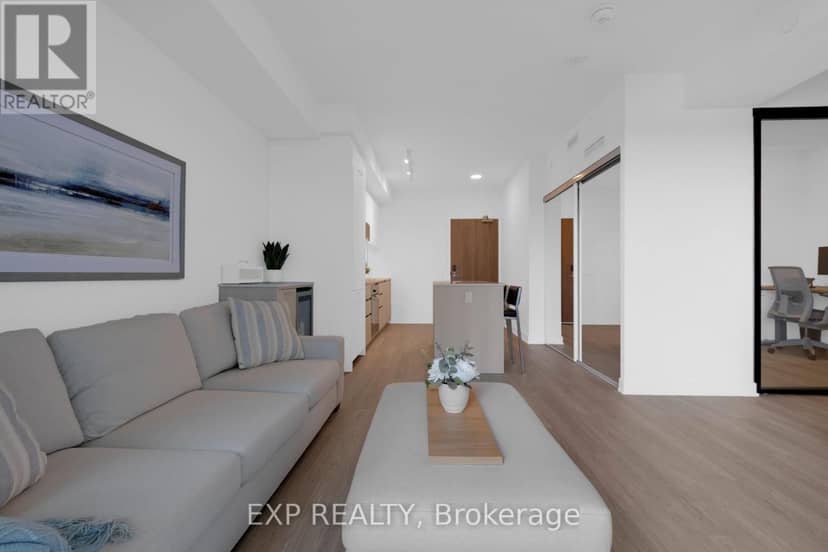401 - 8188 Yonge Street — photo 14 of 40