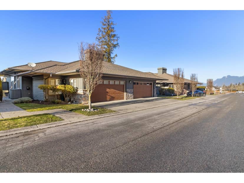 104 51096 FALLS COURT, Eastern Hillsides, Chilliwack