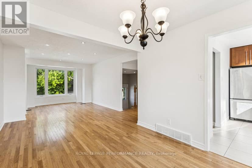 6 Gillespie Crescent — photo 11 of 40