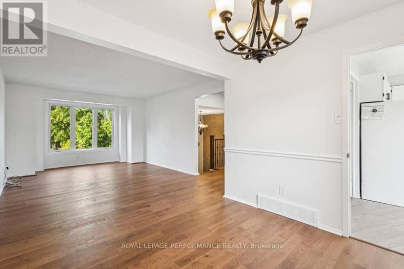8 Gillespie Crescent — photo 18 of 40