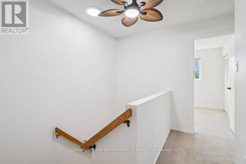 8 Gillespie Crescent — photo 25 of 40