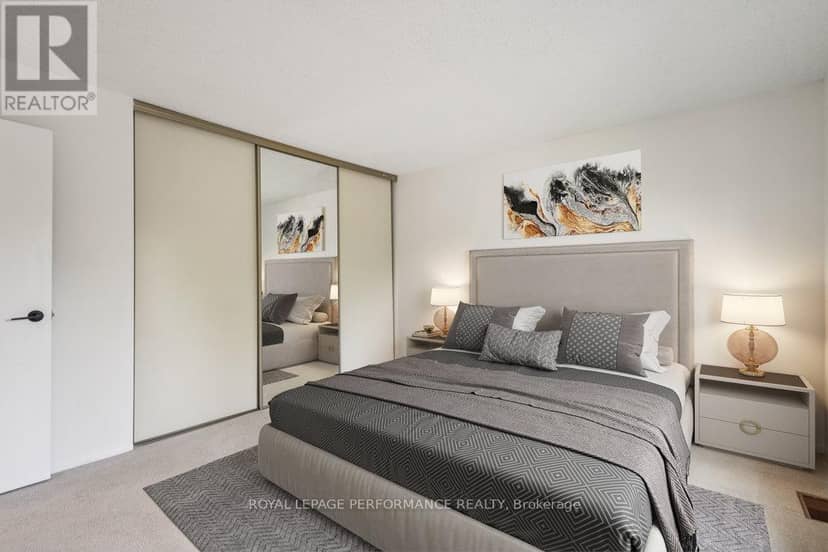 8 Gillespie Crescent — photo 37 of 40