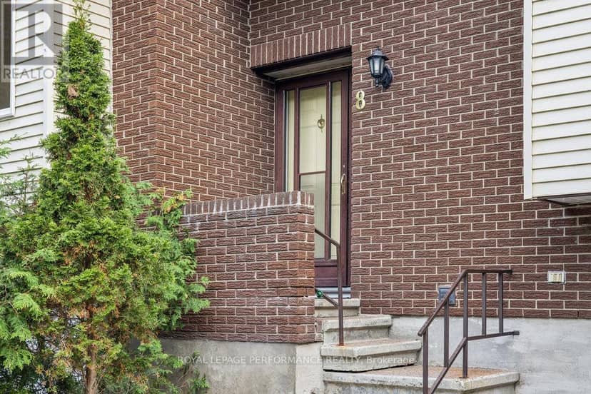 8 Gillespie Crescent — photo 4 of 40