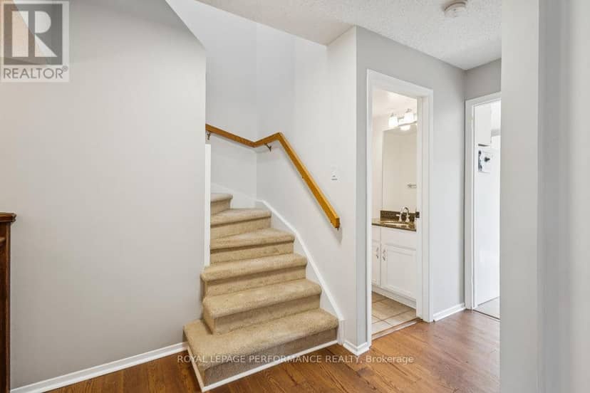 8 Gillespie Crescent — photo 40 of 40