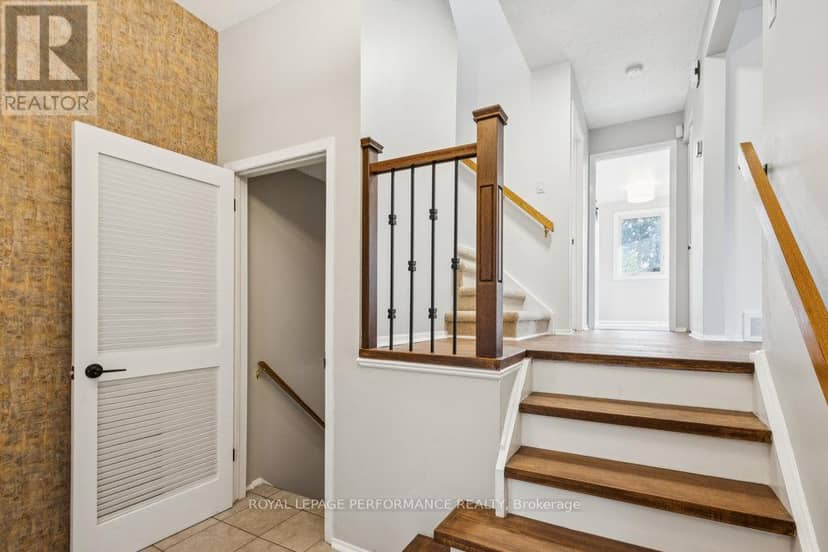 8 Gillespie Crescent — photo 6 of 40