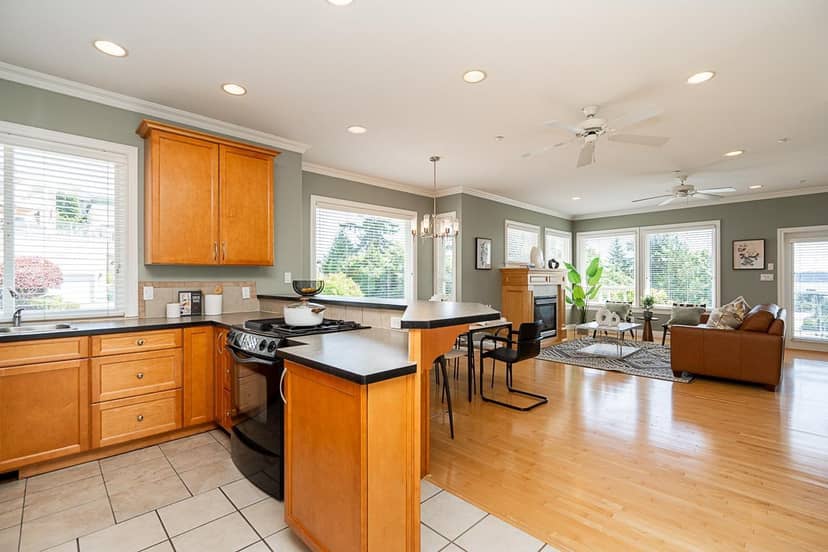 15645 PACIFIC AVENUE, White Rock, photo 4