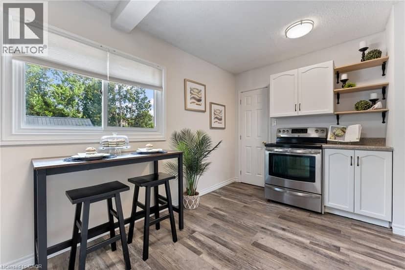 544 MARY Street — photo 11 of 21