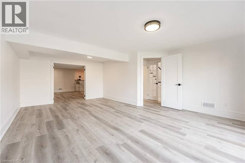 175 BLUEBELL Crescent — photo 31 of 40