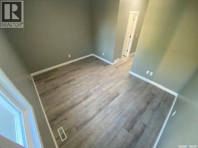 3067 Elphinstone STREET — photo 13 of 22