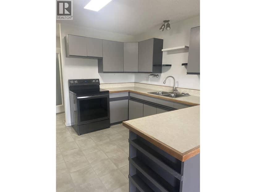 10856 102 STREET, Fort St. John, photo 3