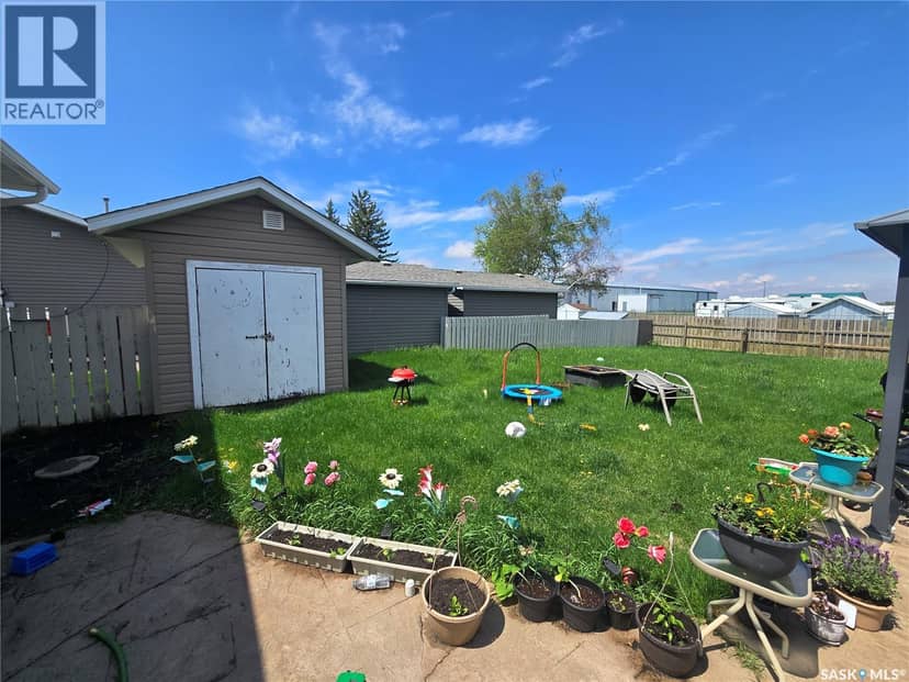 334 Moltke AVENUE — photo 3 of 24